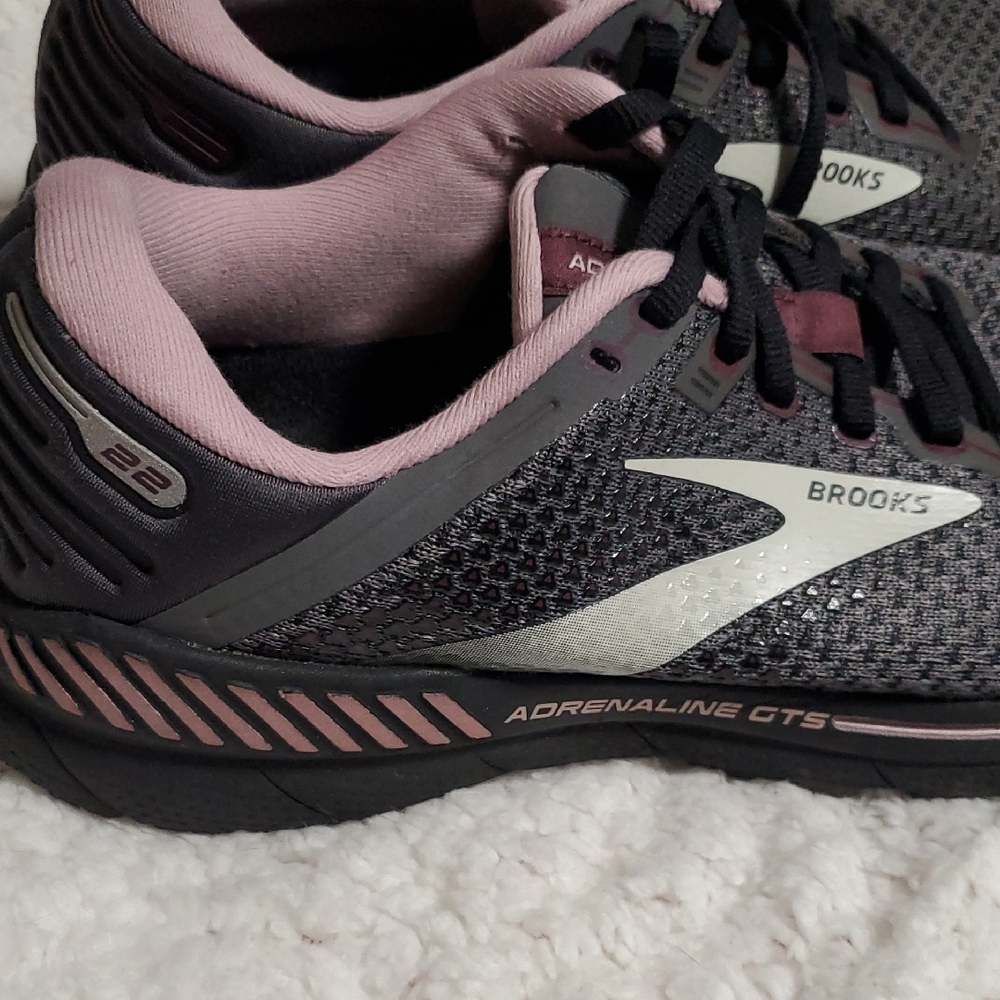 Brooks Adrenaline 22 GTS Sneakers - Picture 3 of 11